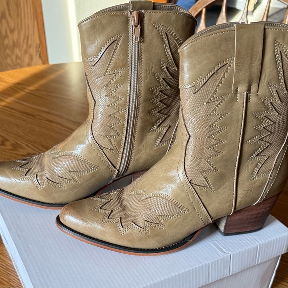 A Rider Girl Shoes - Taupe Western Ankle Boots with Stacked Heel